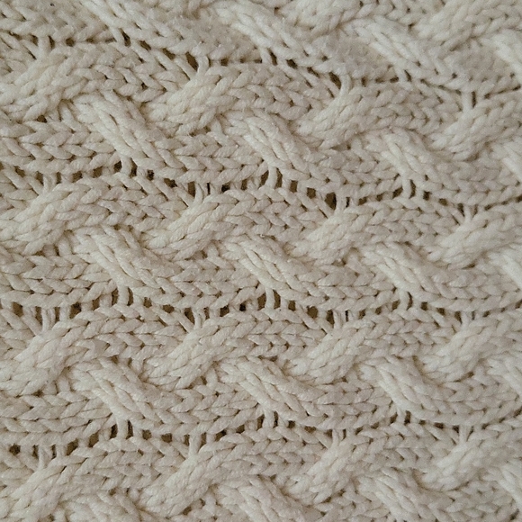 Hannah cable knit sweater, size PM - Picture 3 of 4